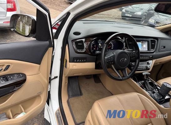 2019' Kia Carnival photo #5