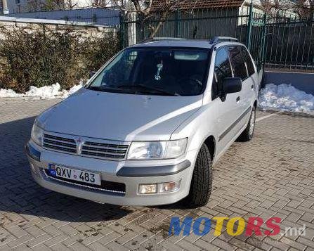 2002' Mitsubishi Space Wagon photo #2