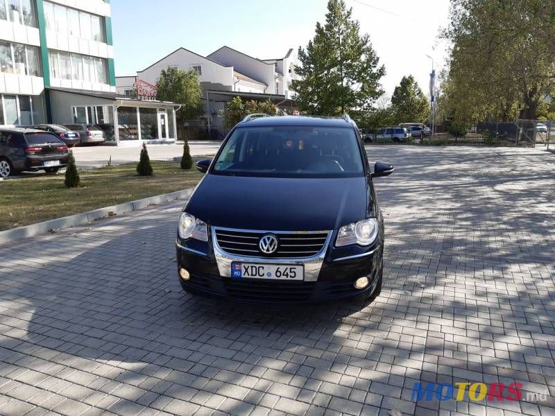 2009' Volkswagen Touran photo #4