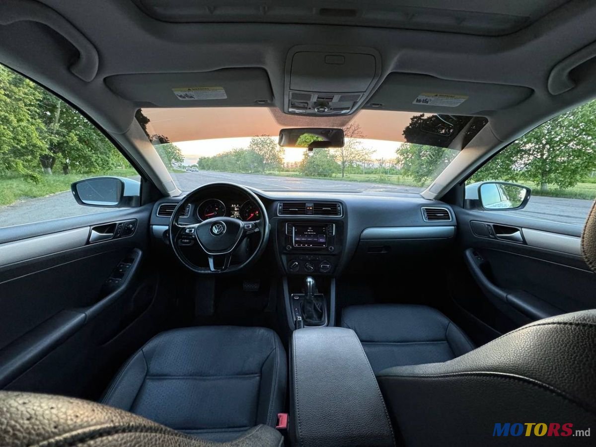 2016' Volkswagen Jetta photo #2