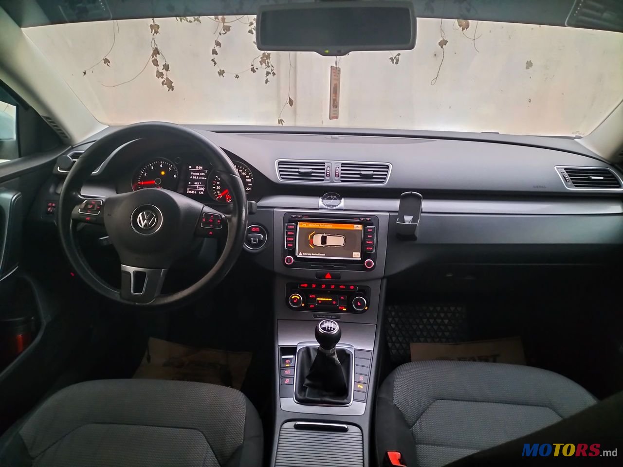 2011' Volkswagen Passat photo #3