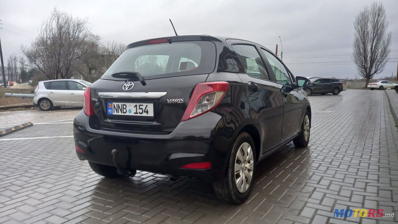 2012' Toyota Yaris photo #4