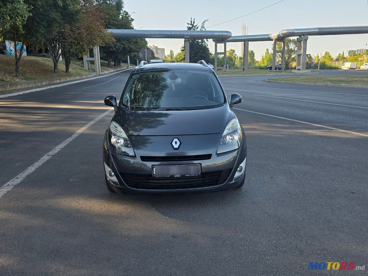 2009' Renault Grand Scenic photo #3