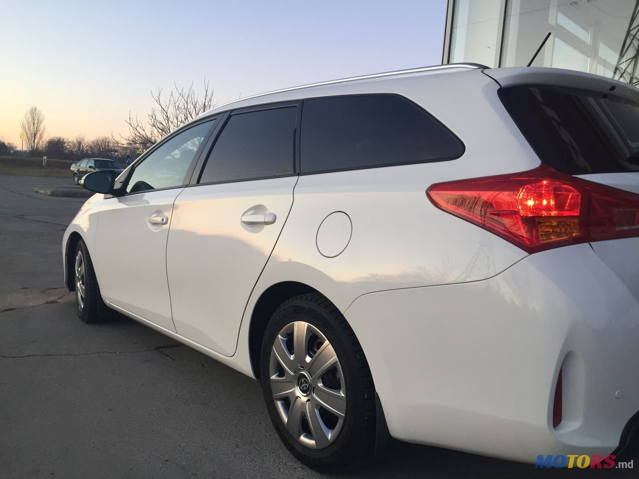 2013' Toyota Auris photo #2