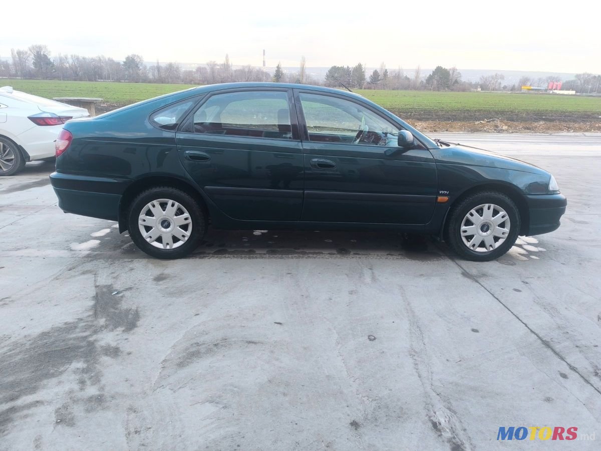 2001' Toyota Avensis photo #4