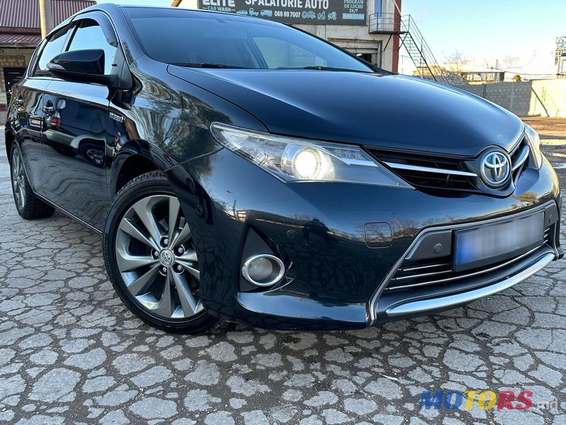 2013' Toyota Auris photo #1