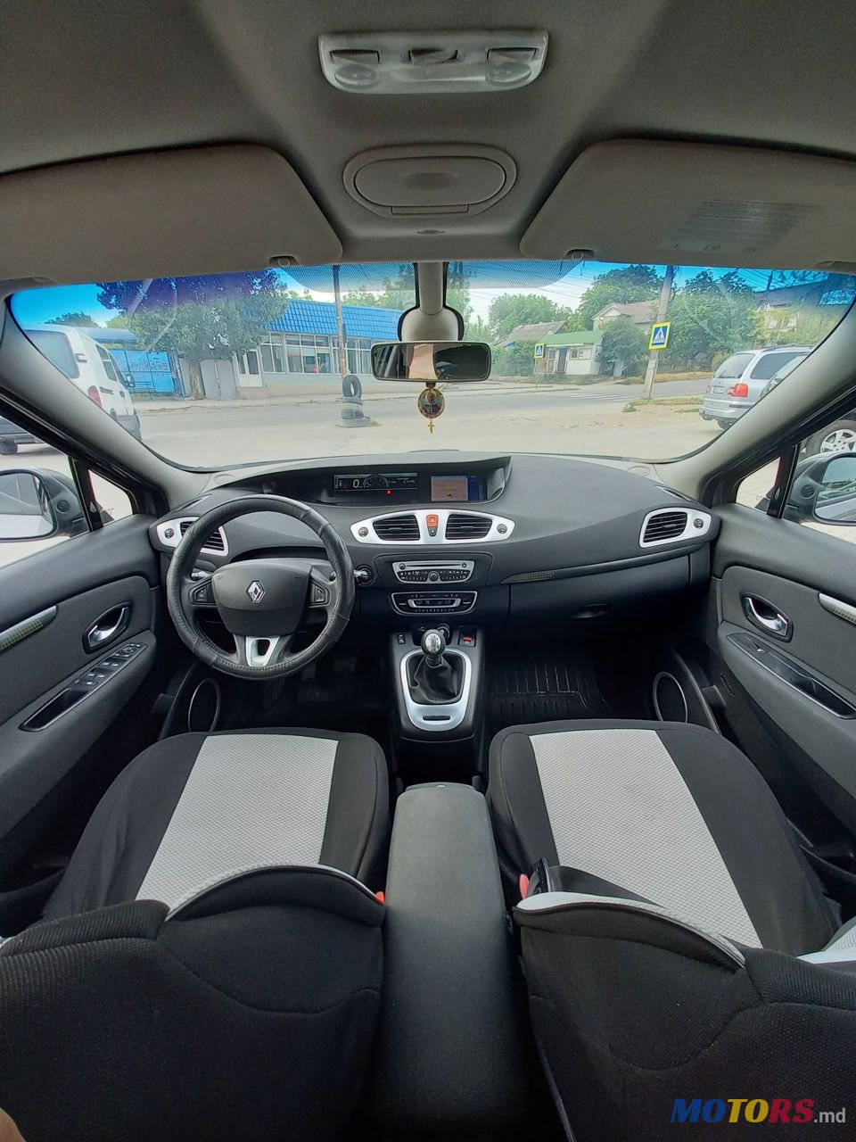 2010' Renault Grand Scenic photo #5