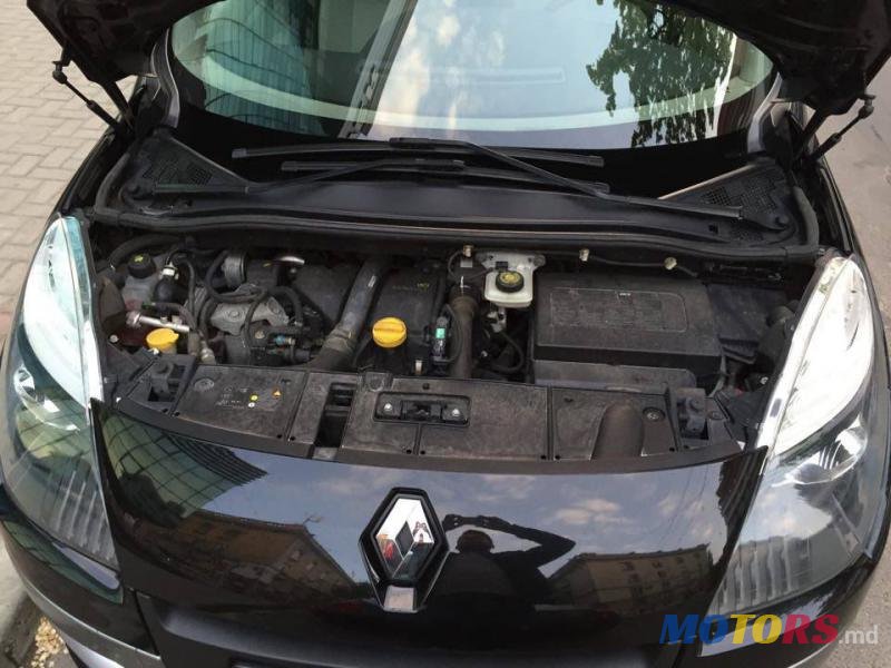 2011' Renault Scenic photo #3