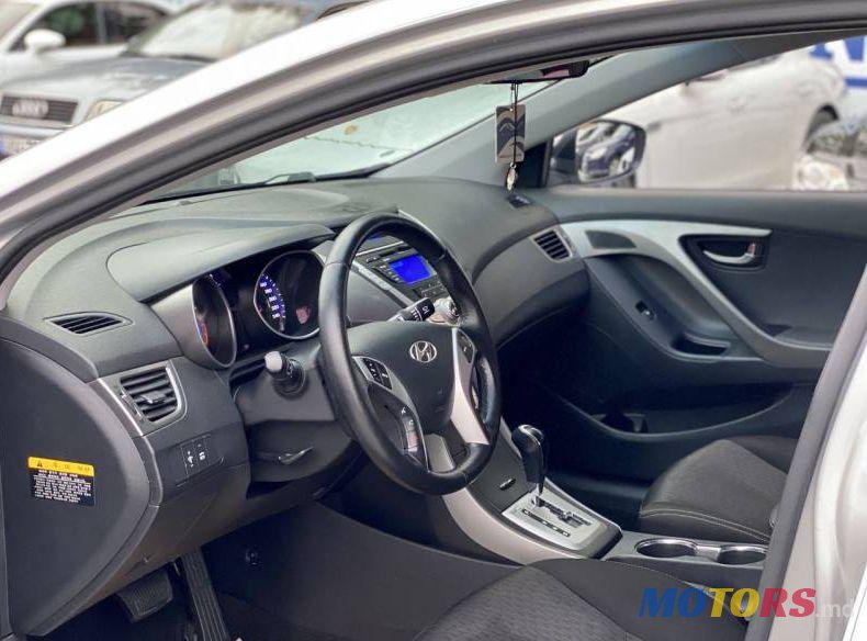 2012' Hyundai Elantra photo #3