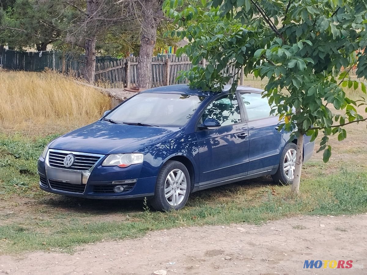 2005' Volkswagen Passat photo #2