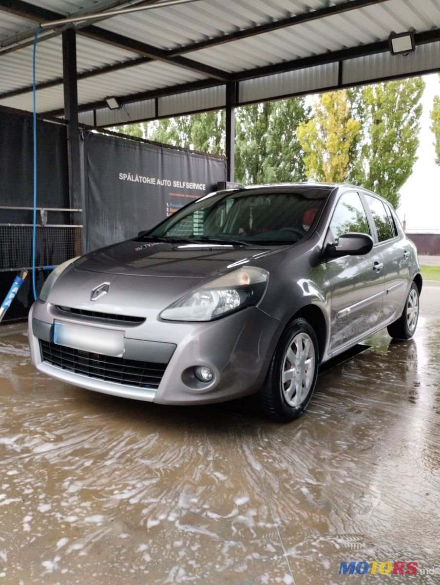 2012' Renault Clio photo #1