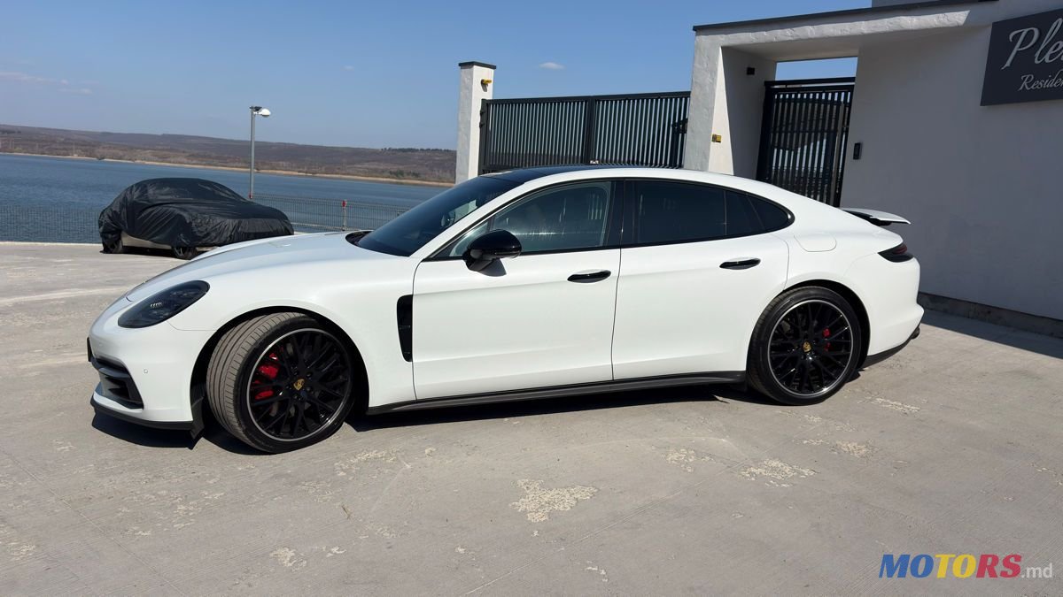 2017' Porsche Panamera photo #5