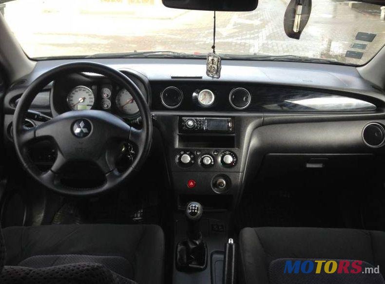 2004' Mitsubishi Outlander photo #1