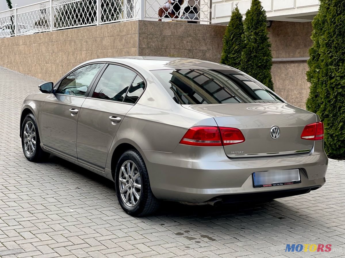 2013' Volkswagen Passat photo #3