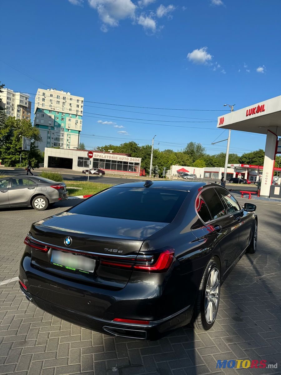 2019' BMW 7 Series photo #4