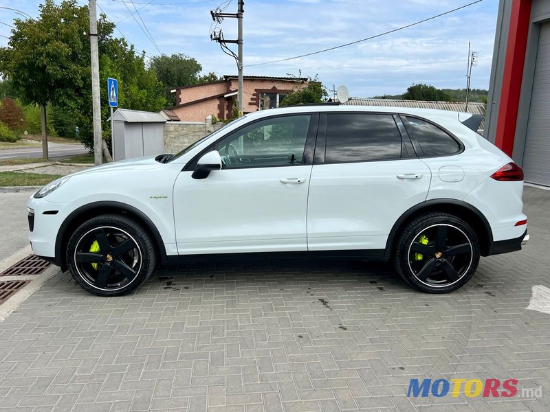 2016' Porsche Cayenne photo #3