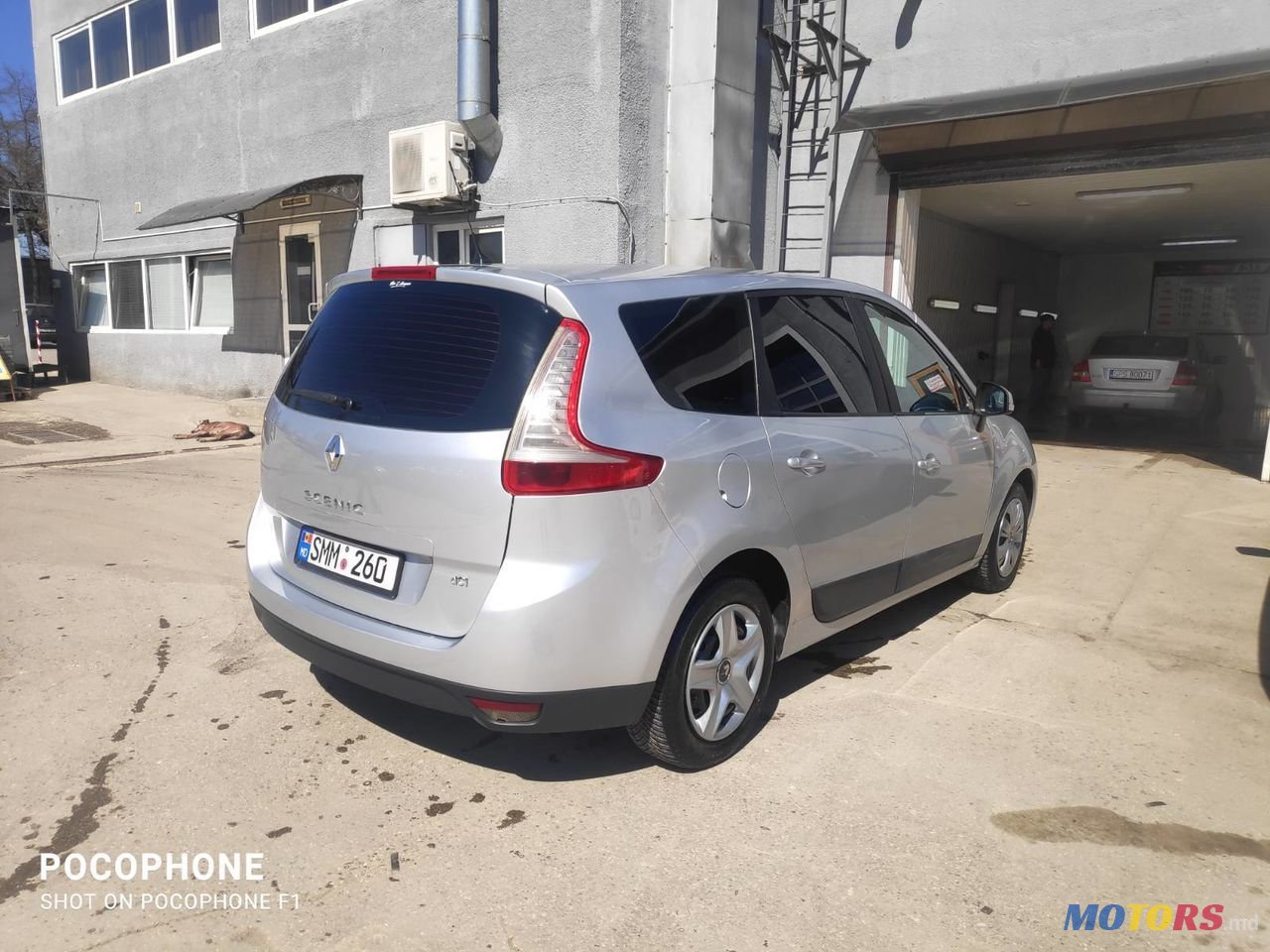 2010' Renault Grand Scenic photo #5