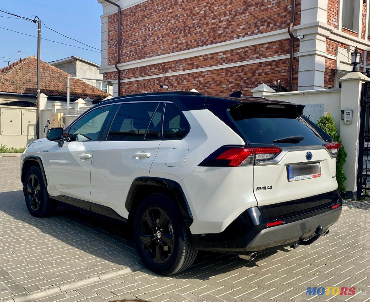 2019' Toyota RAV4 photo #2