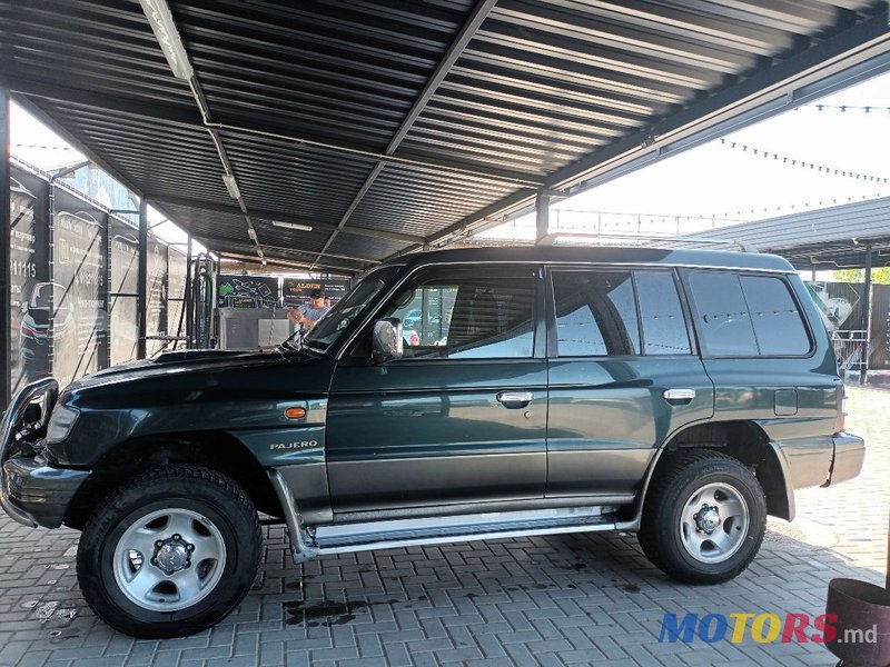 1999' Mitsubishi Pajero photo #4