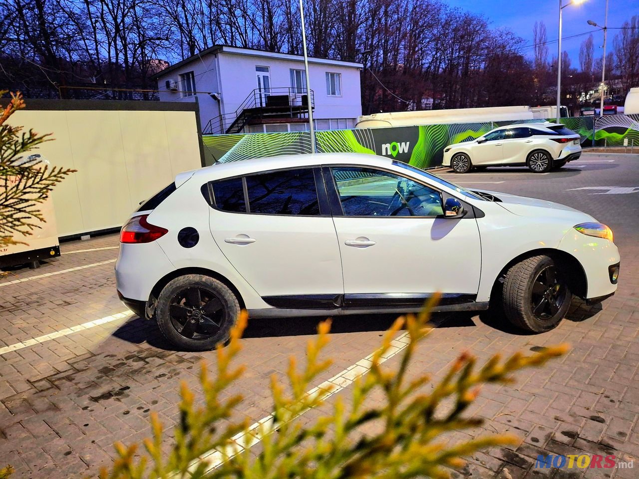 2011' Renault Megane photo #1