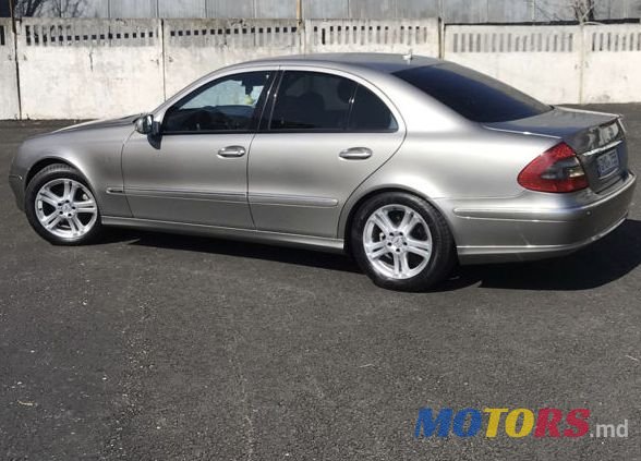 2008' Mercedes-Benz E Класс photo #3
