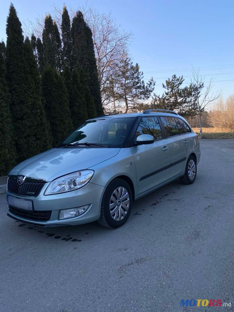 2011' Skoda Fabia photo #3