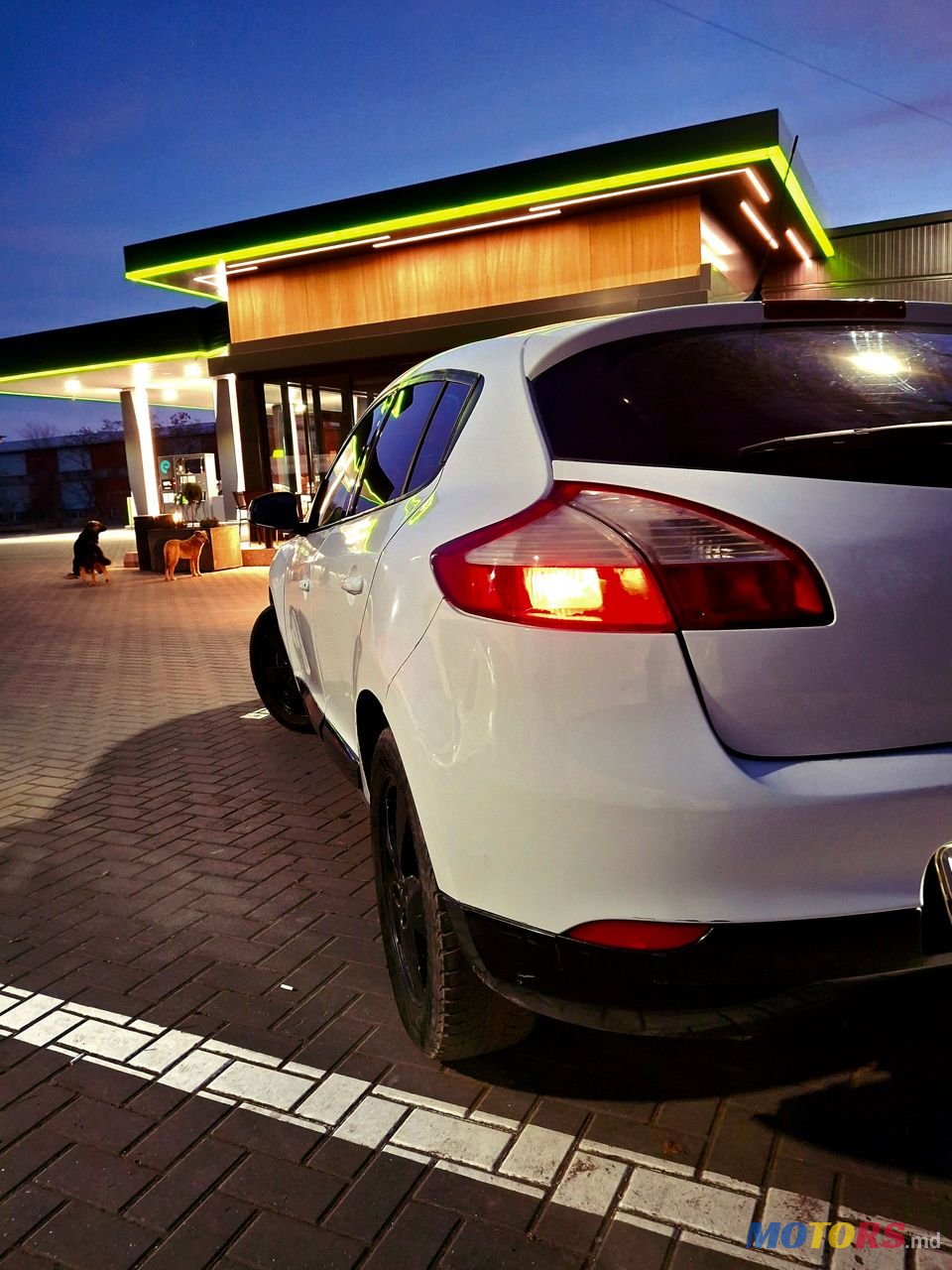 2011' Renault Megane photo #3