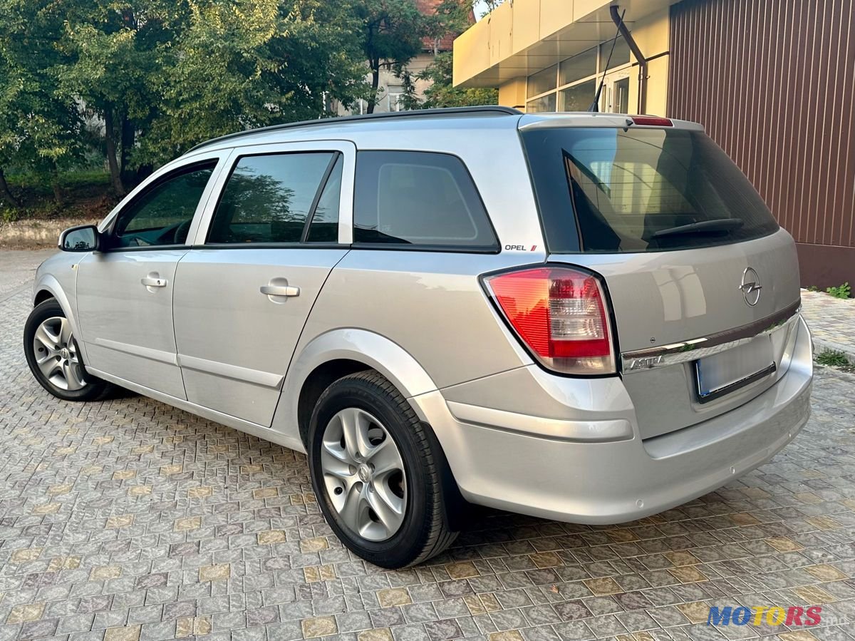 2008' Opel Astra photo #4