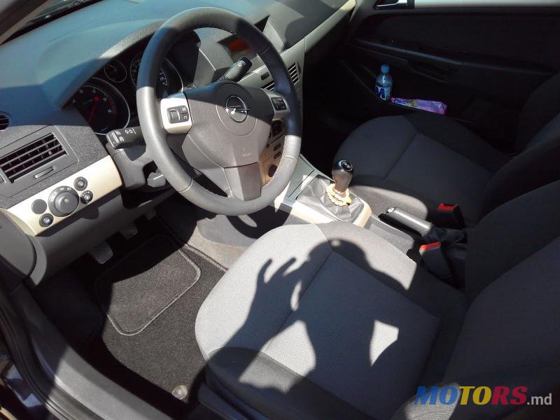 2008' Opel Astra photo #4