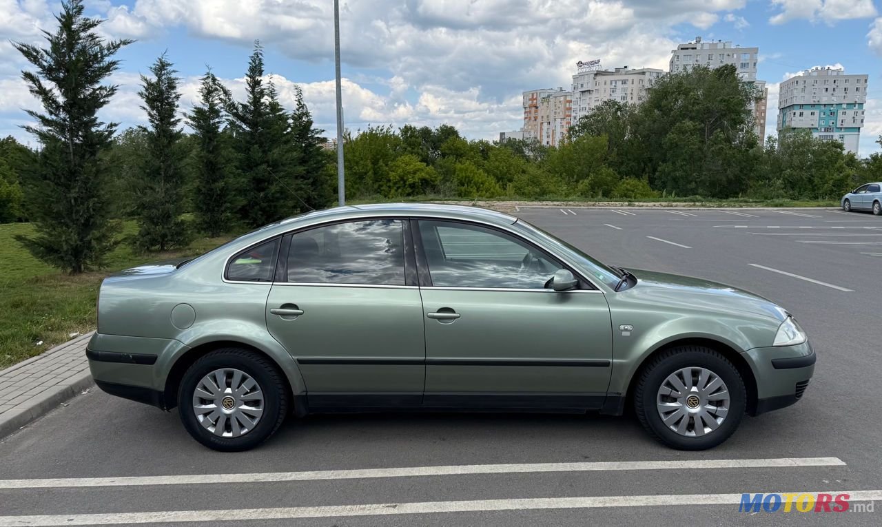 2001' Volkswagen Passat photo #3