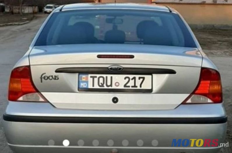 2004' Ford Focus photo #2