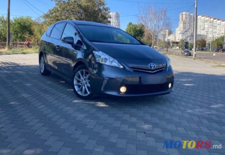 2013' Toyota Prius + photo #4