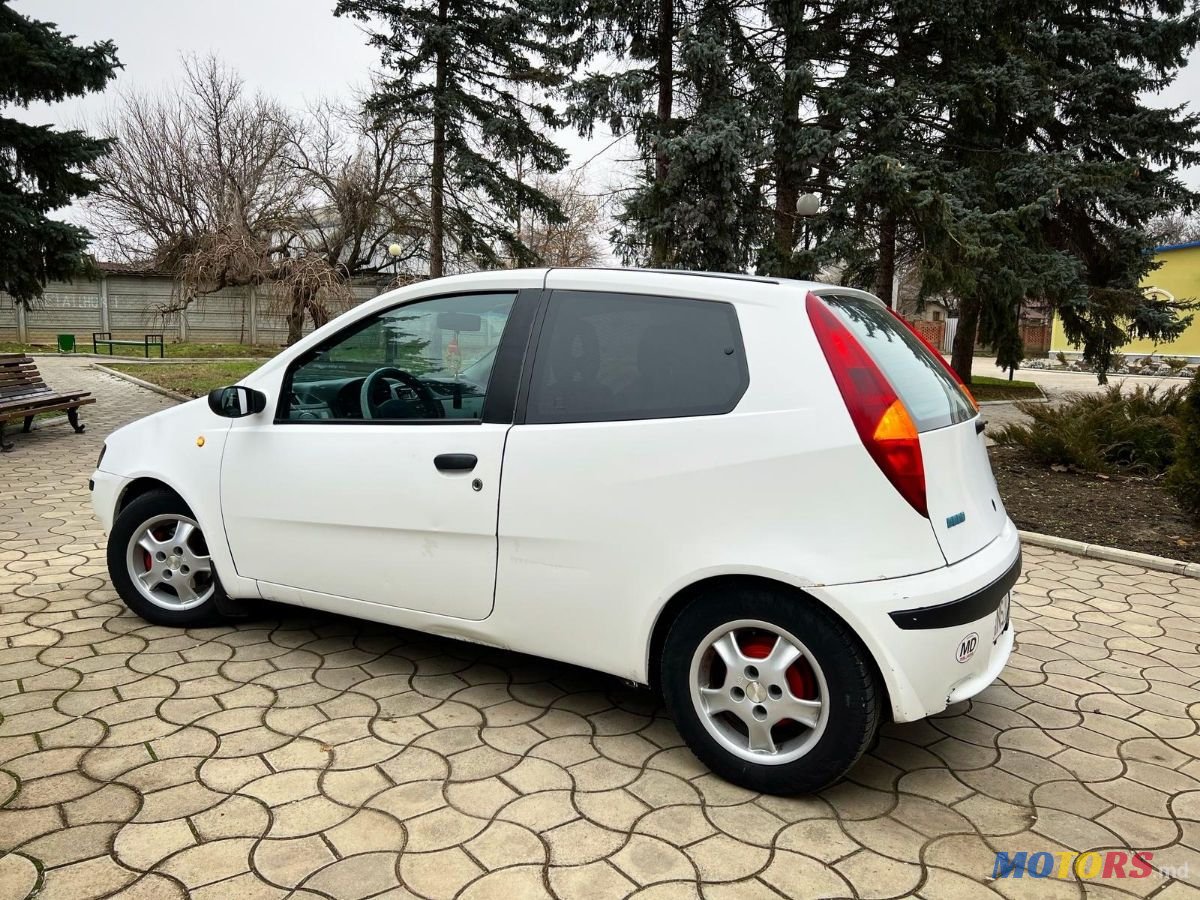 2002' Fiat Punto photo #2
