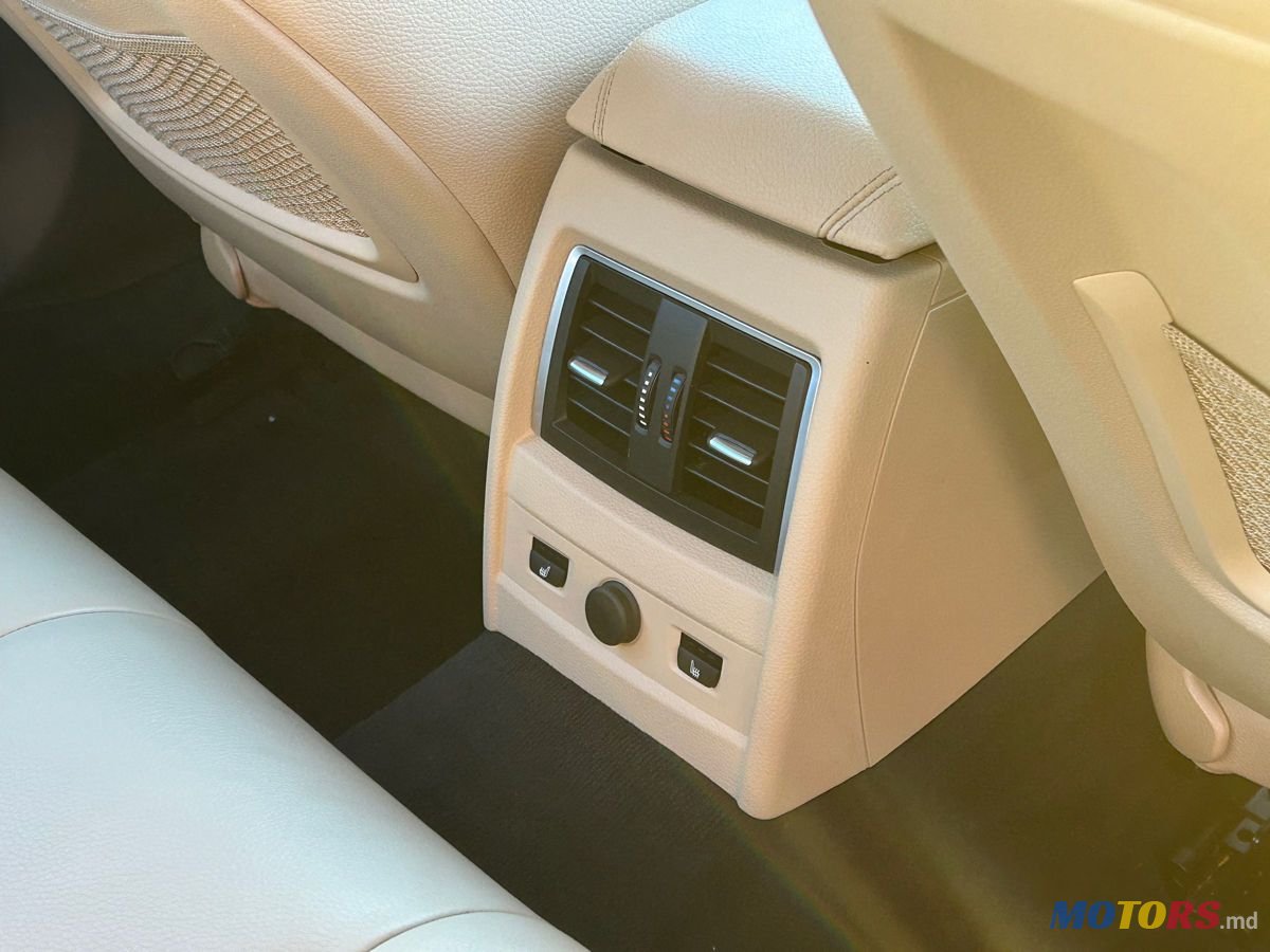 2017' BMW 3 Series photo #6