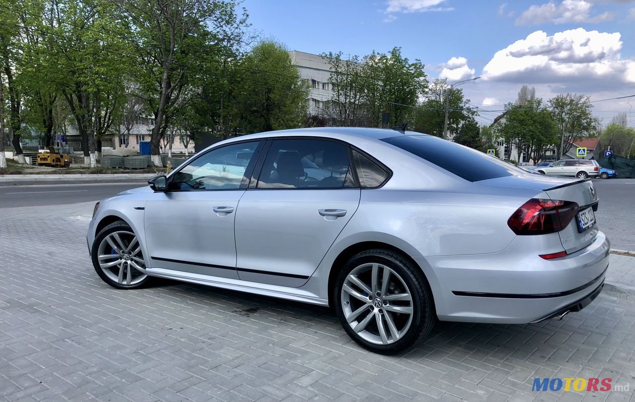 2017' Volkswagen Passat photo #2