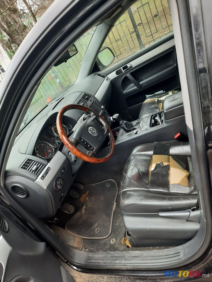 2005' Volkswagen Touareg photo #3