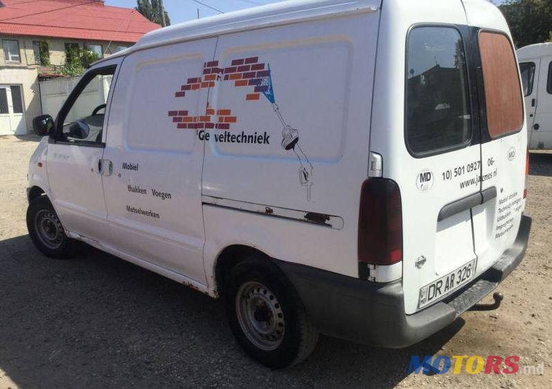 2002' Nissan Serena photo #1