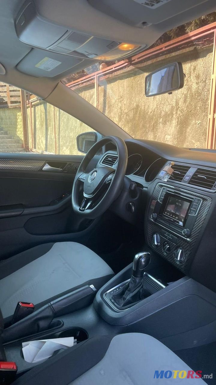 2017' Volkswagen Jetta photo #3