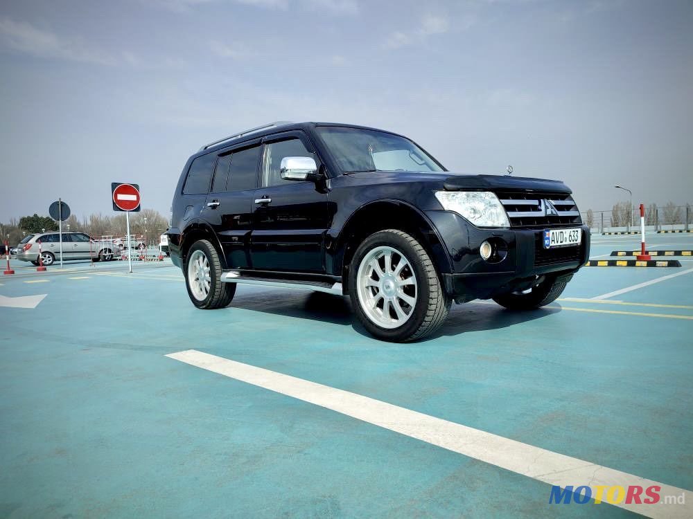 2008' Mitsubishi Pajero photo #5