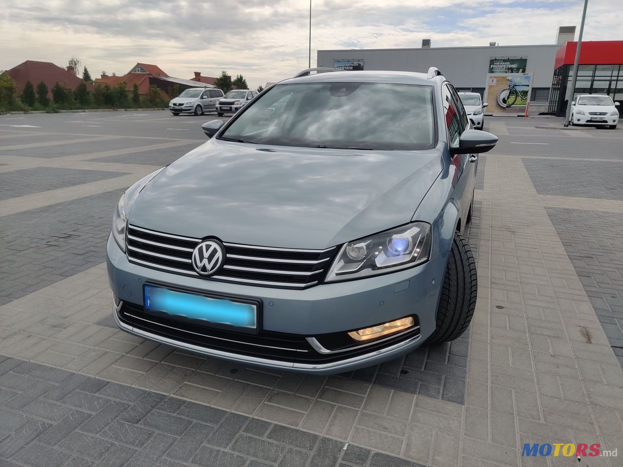 2011' Volkswagen Passat photo #1