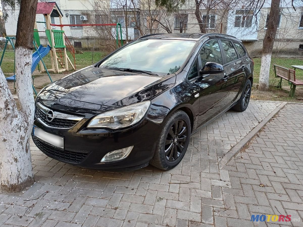 2011' Opel Astra photo #5