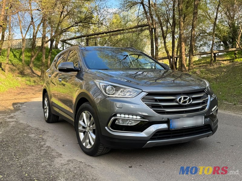 2016' Hyundai Santa Fe photo #2