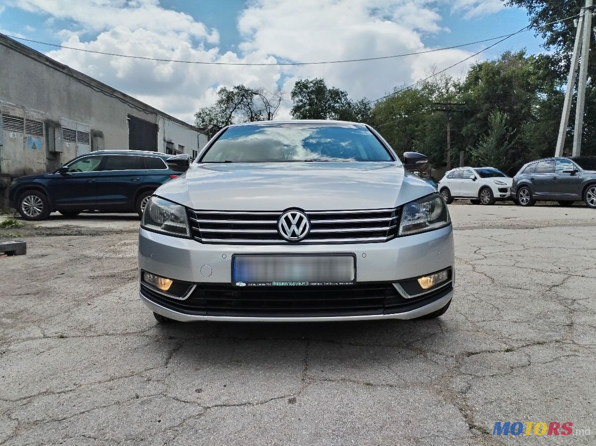 2012' Volkswagen Passat photo #2