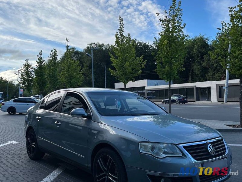 2009' Volkswagen Passat photo #5