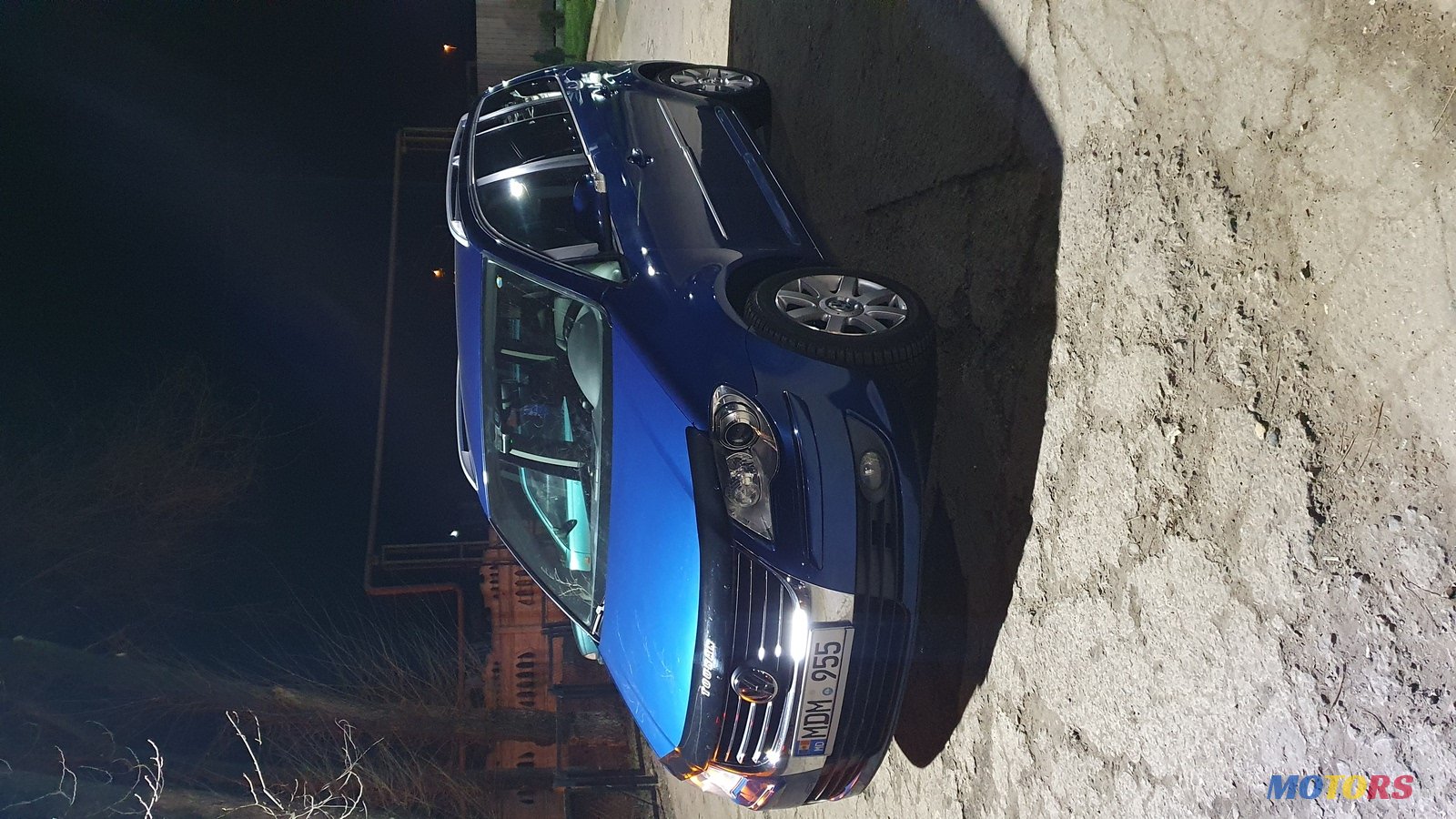 2009' Volkswagen Touran photo #3