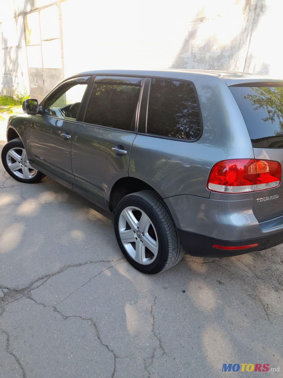 2005' Volkswagen Touareg photo #5