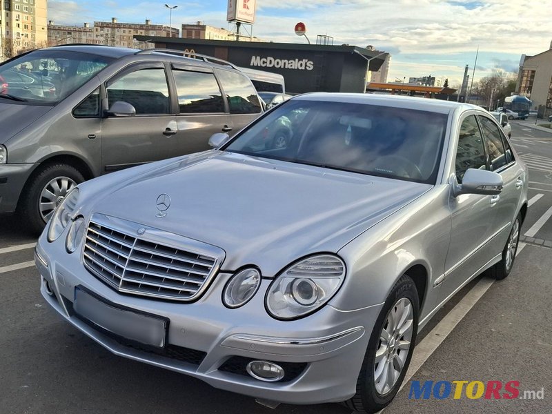 2008' Mercedes-Benz E-Class photo #2