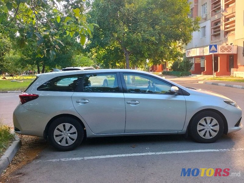 2017' Toyota Auris photo #3