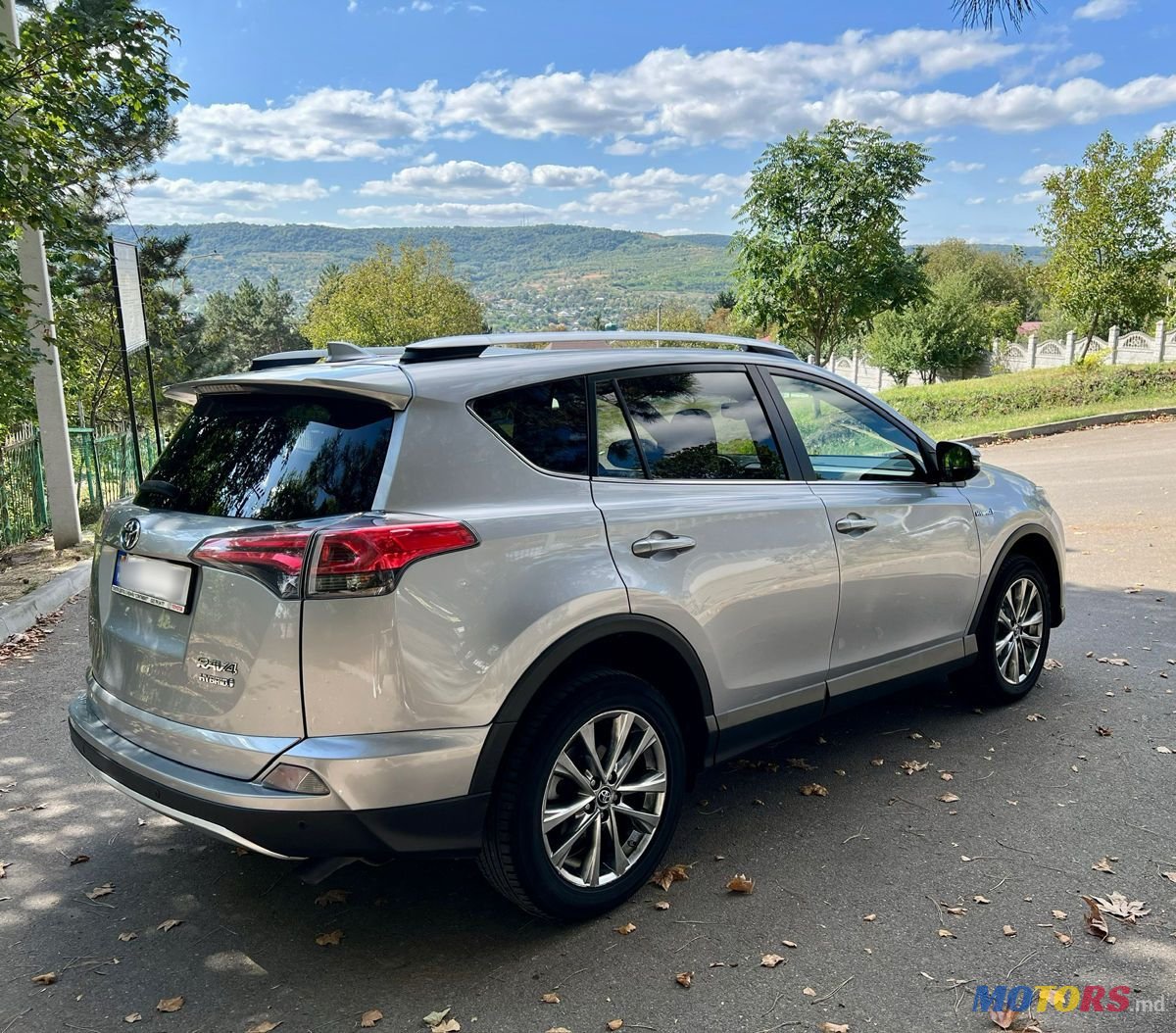 2018' Toyota RAV4 photo #3