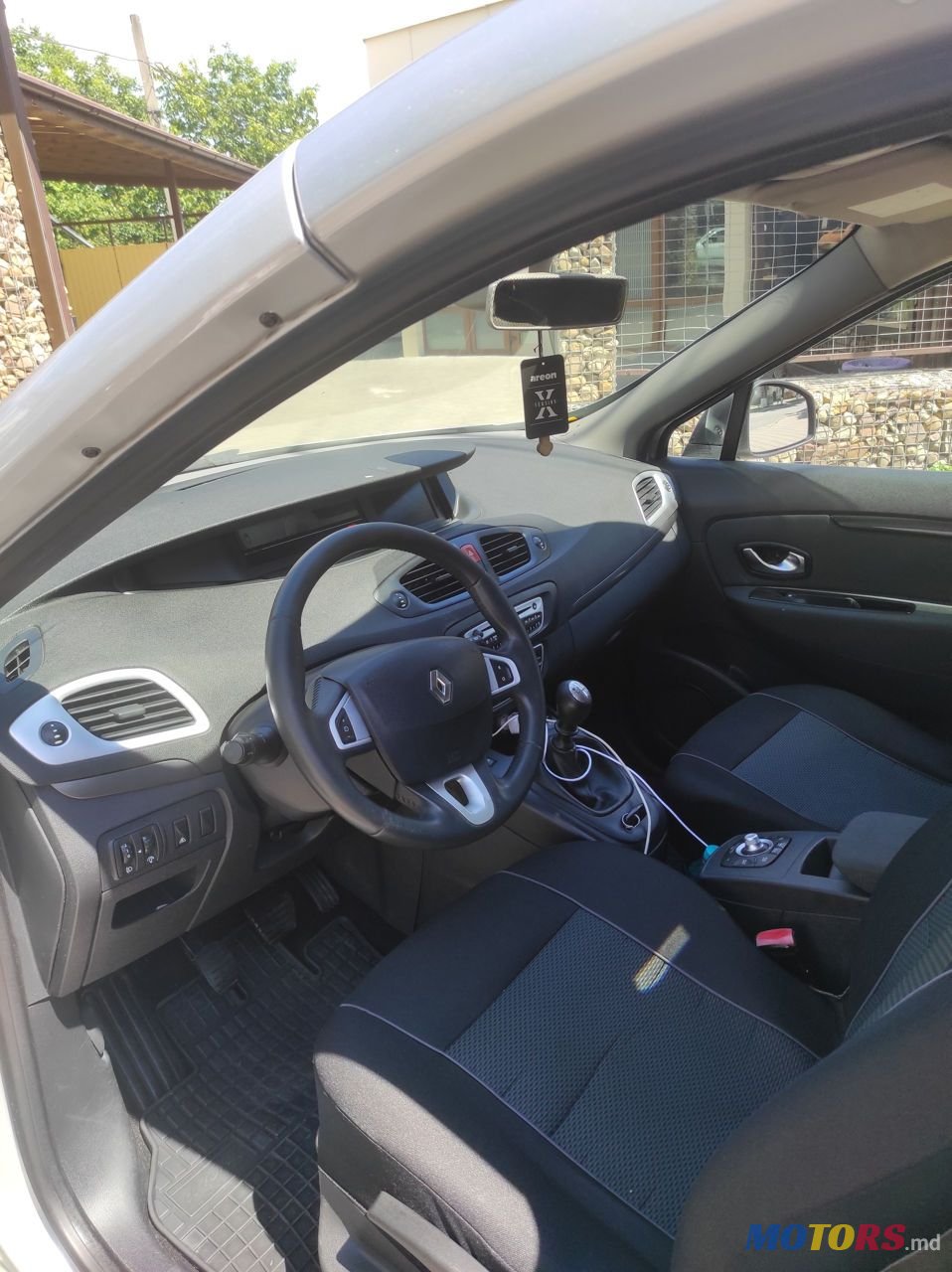 2010' Renault Grand Scenic photo #5